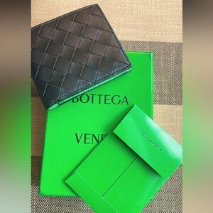 Never Used Brand New BOTTEGA Wallet!